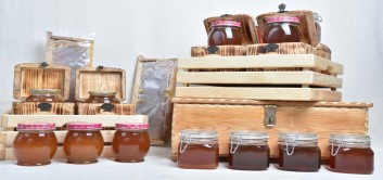 تحویل عسل به مشتری